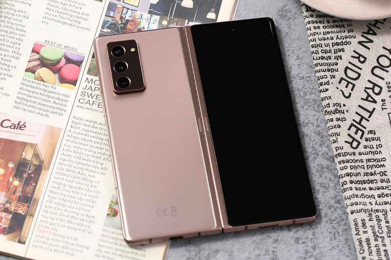 Camera trên mẫu Samsung Galaxy Z Fold 2 được đặt thành cụm tách rời